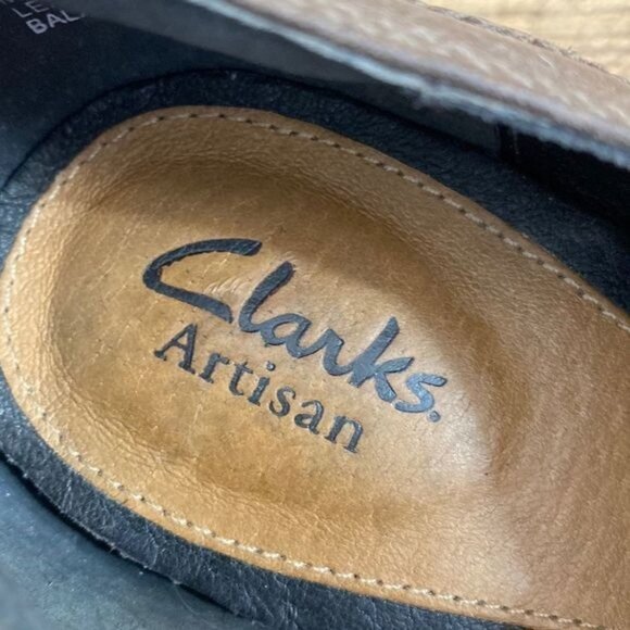 Clarks Artisan Brown Tan Distressed Leather Ankle Boots Womens 9.5M Pose Bootie - Picture 9 of 12